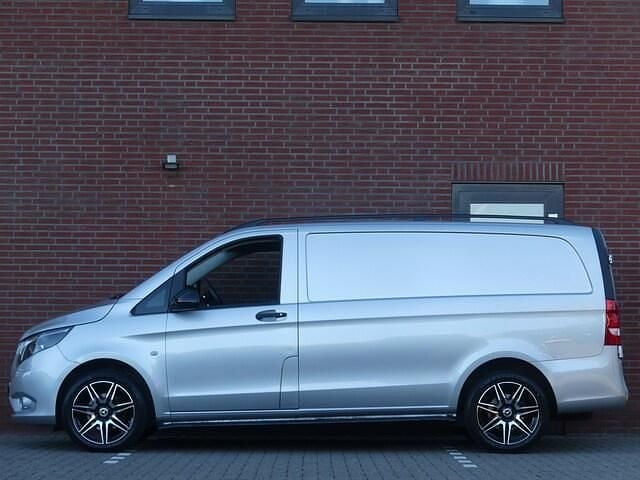 Occasion Mercedes Vito 136 PK (100 kW) 2024 Grijs (metallic) Van