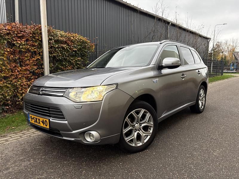 Grijs Gebruikt 2013 Mitsubishi Outlander P-HEV Instyle SUV | € 8.750 (Super prijs) - Afbeelding 1/4