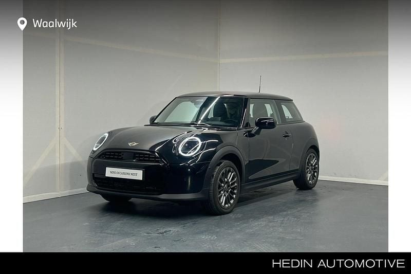 Zwart Occasion 2025 Mini Cooper Classic Hatchback | € 30.880 (Super prijs) - Afbeelding 1/4