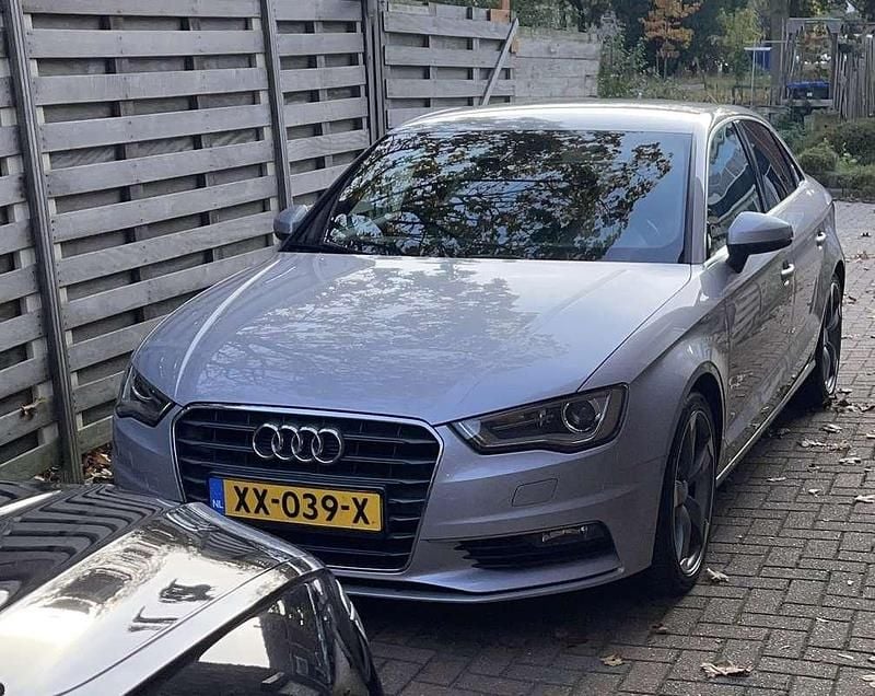Grijs Gebruikt 2013 Audi A3 Sedan | € 14.000 (Eerlijke prijs) - Afbeelding 1/4