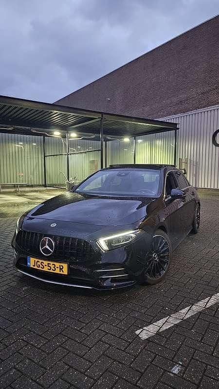 Zwart Gebruikt 2022 Mercedes A35 AMG AMG Stationwagen | € 41.500 (Goede deal) - Afbeelding 1/4