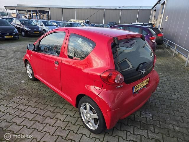 Occasion Toyota Aygo 68 PK (50 kW) 2007 Rood Hatchback
