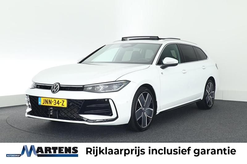 Wit Gebruikt 2025 VW Passat R-line Edition Stationwagen | € 45.949 (Super prijs) - Afbeelding 1/4