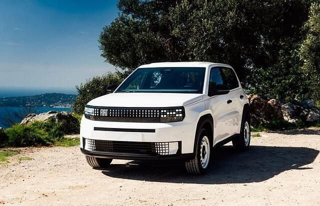 Wit Nieuw 2025 Fiat Grande Panda Red SUV | € 24.900 (Eerlijke prijs) - Afbeelding 1/1