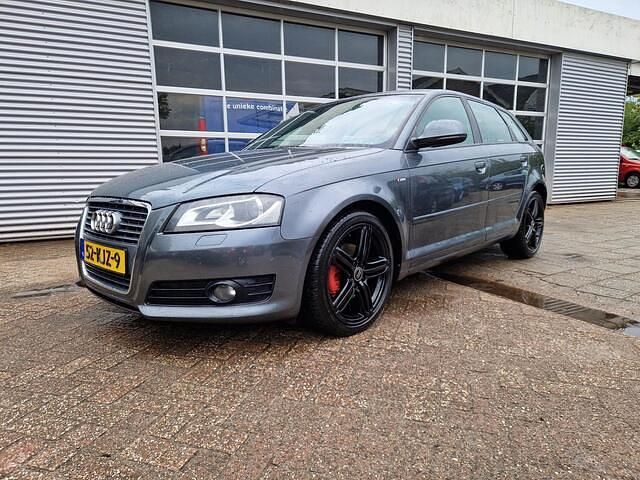 Grijs Gebruikt 2010 Audi A3 Sportback Comfort Hatchback | € 6.999 (Eerlijke prijs) - Afbeelding 1/4