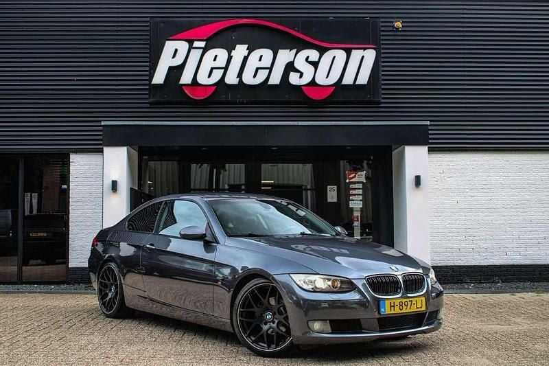 Grijs Gebruikt 2007 BMW 320 M Sport Coupé | € 6.949 (Eerlijke prijs) - Afbeelding 1/4