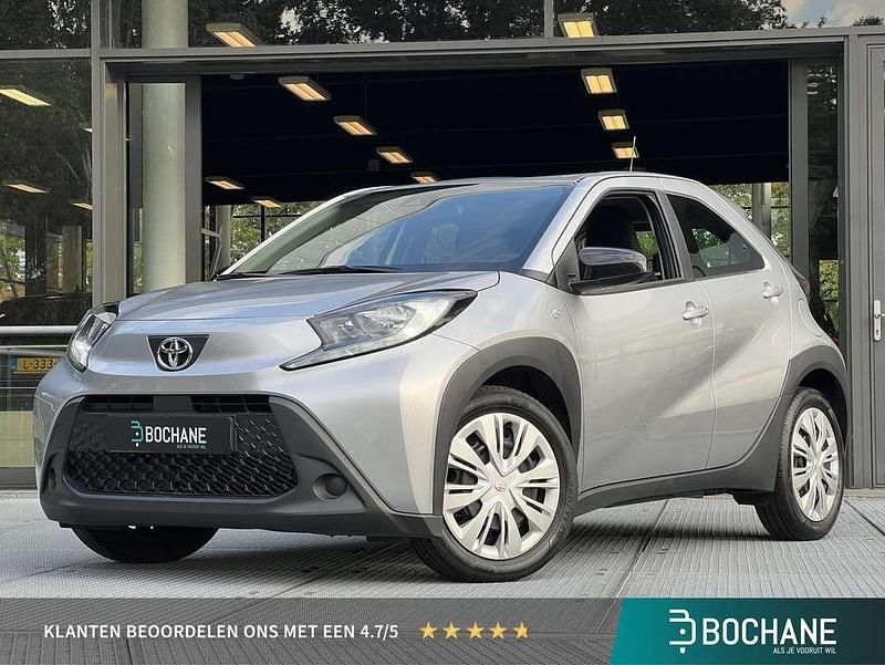 Grijs Occasion 2022 Toyota Aygo X Play SUV | € 14.250 (Super prijs) - Afbeelding 1/4
