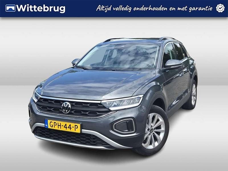 Grijs Gebruikt 2024 VW T-Roc Edition SUV | € 30.950 (Super prijs) - Afbeelding 1/2