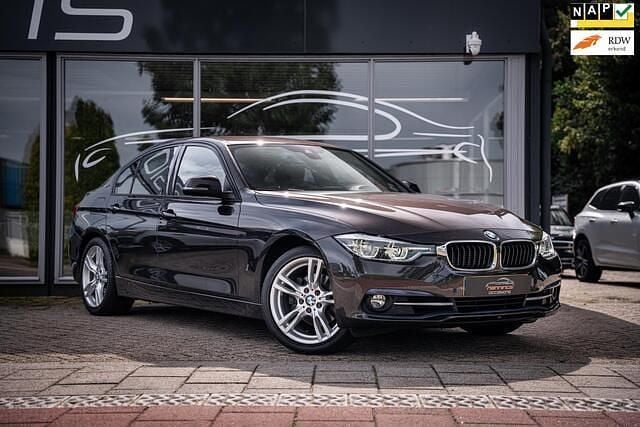 Bruin Gebruikt 2017 BMW 330 Executive Sedan | € 22.650 (Super prijs) - Afbeelding 1/4