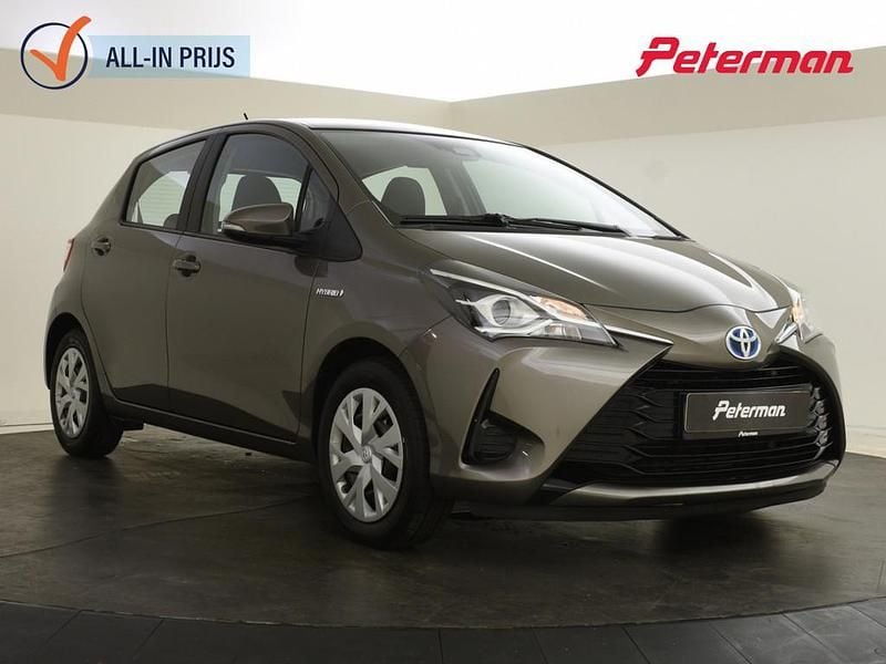 Grijs Occasion 2018 Toyota Yaris Hybrid Hatchback | € 12.299 (Goede deal) - Afbeelding 1/4