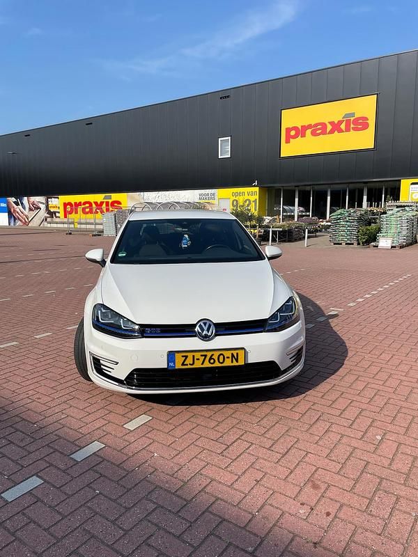 Wit Gebruikt 2016 VW Golf VII GTE Hatchback | € 14.900 (Eerlijke prijs) - Afbeelding 1/4