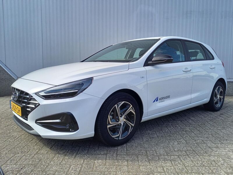 Wit Gebruikt 2023 Hyundai i30 Comfort Hatchback | € 20.430 (Eerlijke prijs) - Afbeelding 1/4