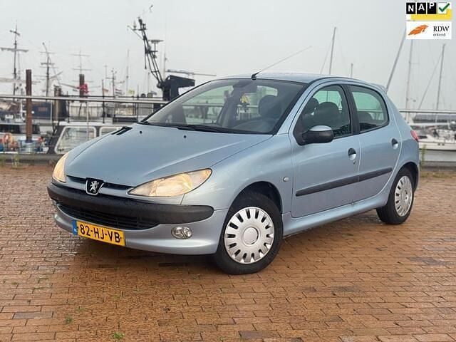 Grijs Gebruikt 2001 Peugeot 206 Hatchback | € 1.299 (Iets duurder) - Afbeelding 1/4
