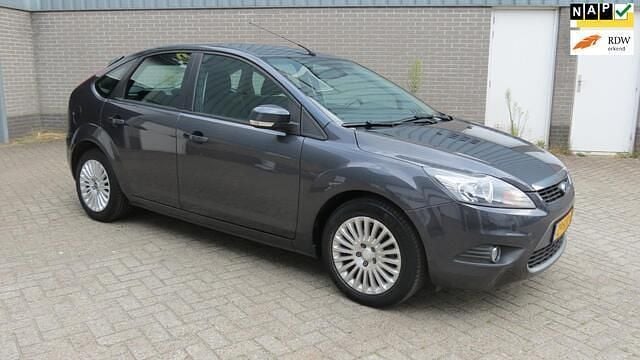 Grijs Gebruikt 2010 Ford Focus Limited Hatchback | € 3.850 (Eerlijke prijs) - Afbeelding 1/4