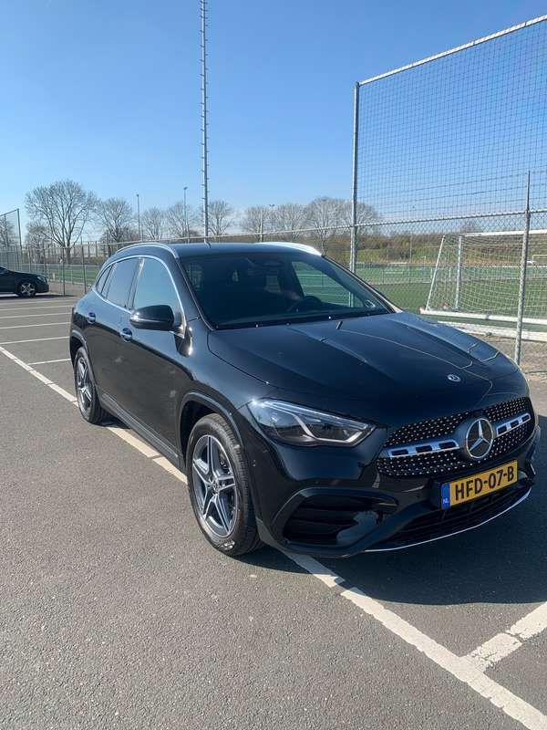 Zwart Gebruikt 2024 Mercedes GLA250 AMG line SUV | € 47.750 (Eerlijke prijs) - Afbeelding 1/4