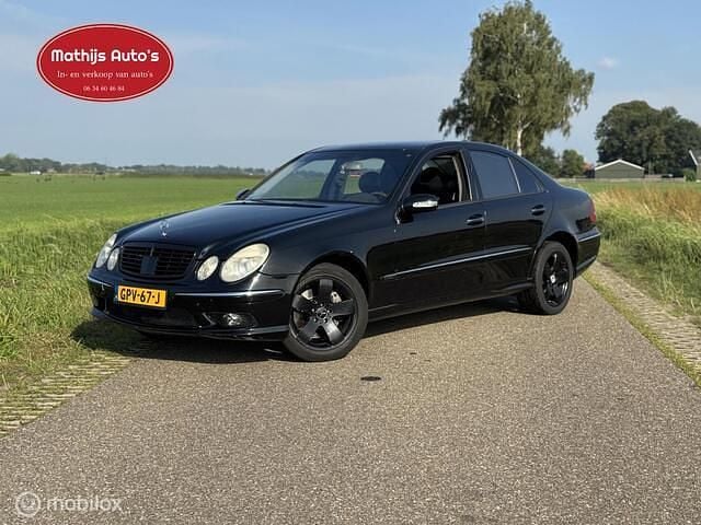 Zwart Gebruikt 2002 Mercedes E500 Avantgarde Sedan | € 4.250 (Super prijs) - Afbeelding 1/4