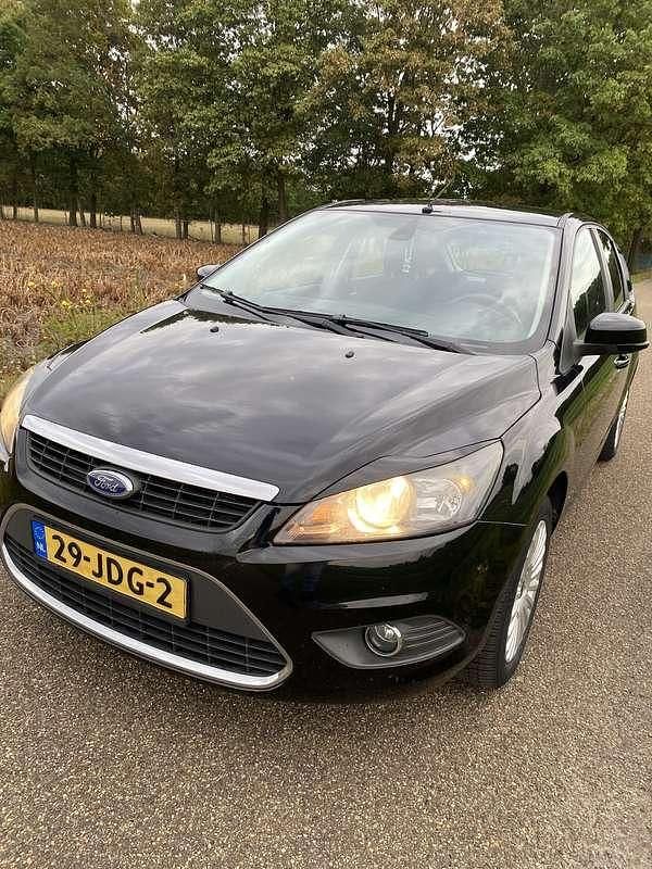 Zwart Gebruikt 2009 Ford Focus Titanium Hatchback | € 3.999 (Iets duurder) - Afbeelding 1/4