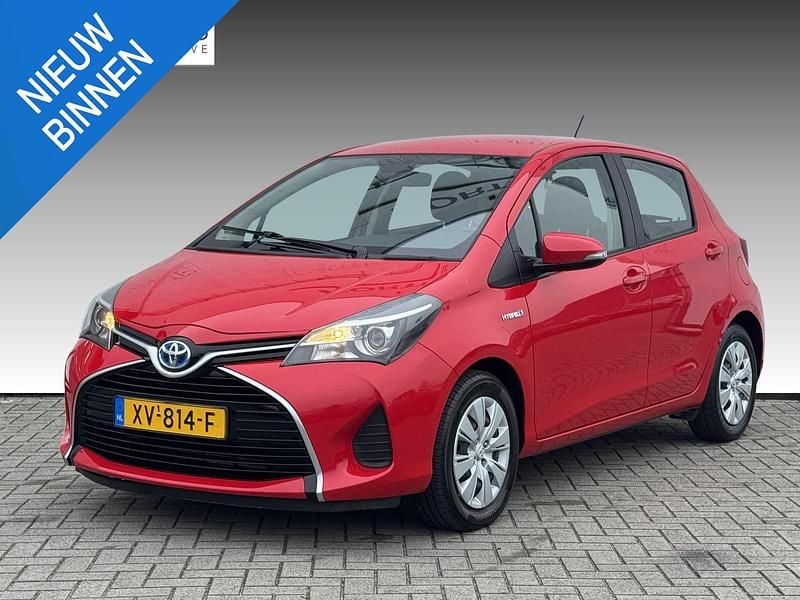 Rood Occasion 2019 Toyota Yaris Hybrid Hatchback | € 14.895 (Super prijs) - Afbeelding 1/4