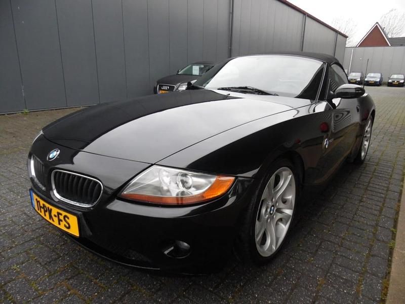 Zwart Gebruikt 2003 BMW Z4 Cabriolet | € 6.995 (Eerlijke prijs) - Afbeelding 1/4