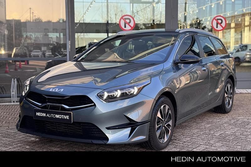 Grijs Gebruikt 2025 Kia Ceed Hatchback | € 27.945 (Duur) - Afbeelding 1/3