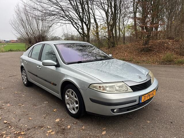 Grijs Gebruikt 2004 Renault Laguna II Hatchback | € 2.650 (Duur) - Afbeelding 1/4