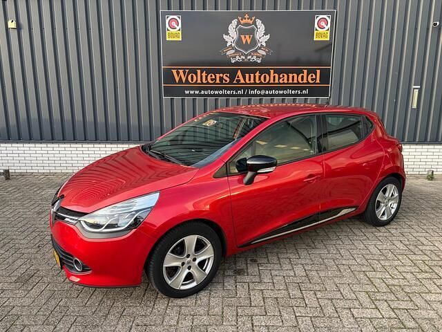 Rood Gebruikt 2014 Renault Clio IV Expression Hatchback | € 7.450 (Eerlijke prijs) - Afbeelding 1/4
