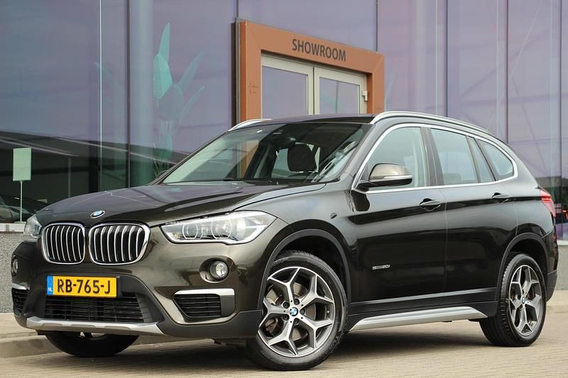 Bruin Gebruikt 2017 BMW X1 Executive SUV | € 19.545 - Afbeelding 1/4