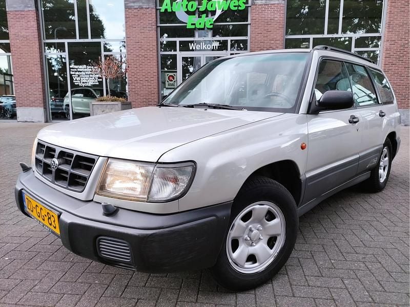 Grijs, metallic lak Gebruikt 1999 Subaru Forester SUV | € 1.795 (Eerlijke prijs) - Afbeelding 1/4