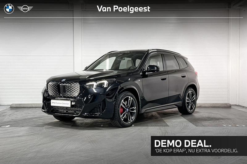 Zwart Gebruikt 2025 BMW iX1 M Sport SUV | € 45.900 - Afbeelding 1/4