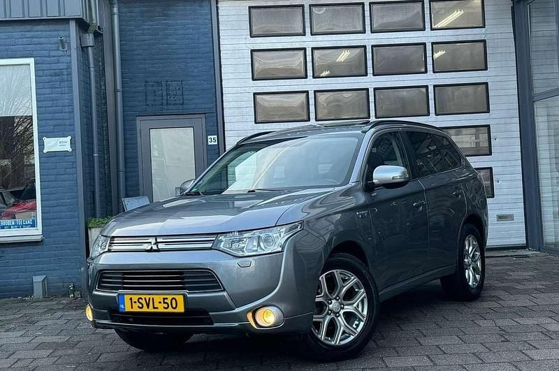 Grijs Occasion 2013 Mitsubishi Outlander P-HEV Instyle SUV | € 8.995 (Goede deal) - Afbeelding 1/4