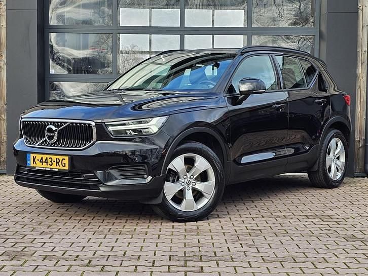 Zwart Gebruikt 2018 Volvo XC40 Momentum SUV | € 21.950 (Goede deal) - Afbeelding 1/4