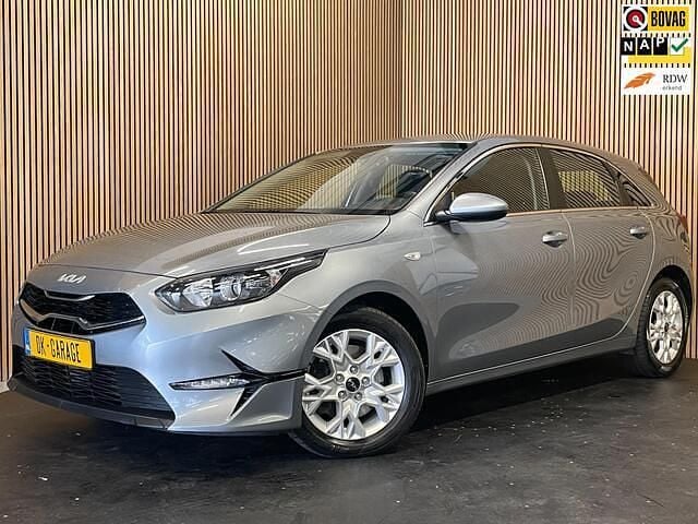 Grijs Gebruikt 2022 Kia Ceed Hatchback | € 19.995 (Goede deal) - Afbeelding 1/1