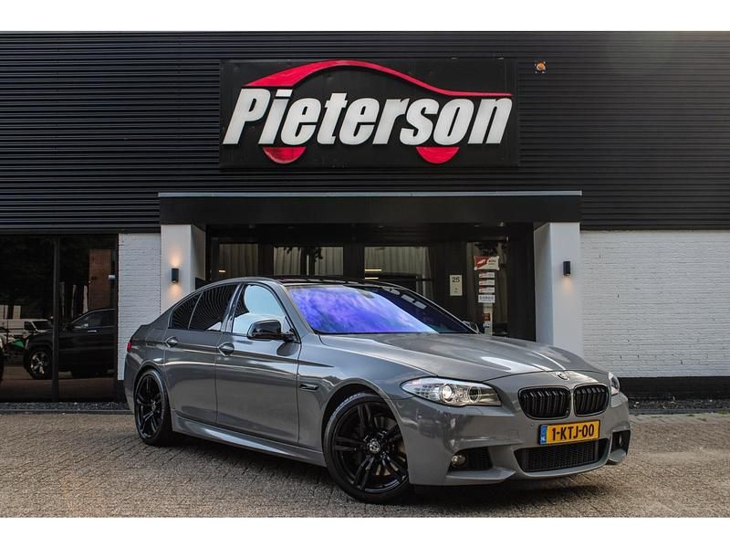 Zwart, metallic lak Gebruikt 2013 BMW 528 M Sport Sedan | € 16.899 (Eerlijke prijs) - Afbeelding 1/4
