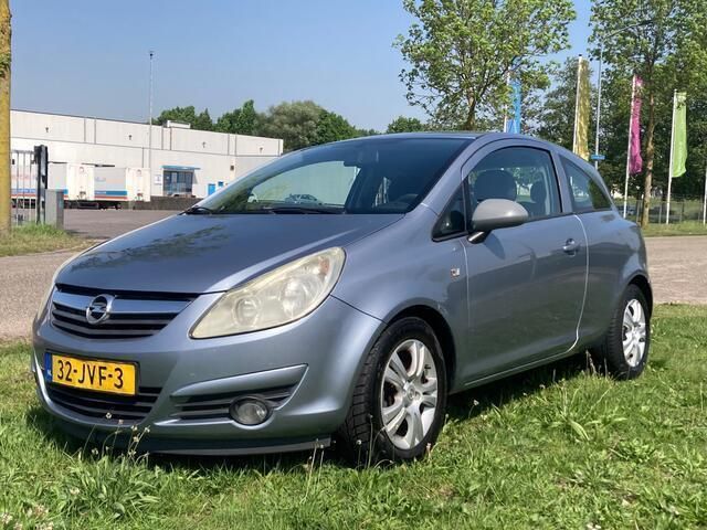 Grijs Gebruikt 2009 Opel Corsa Edition Hatchback | € 1.990 (Goede deal) - Afbeelding 1/4