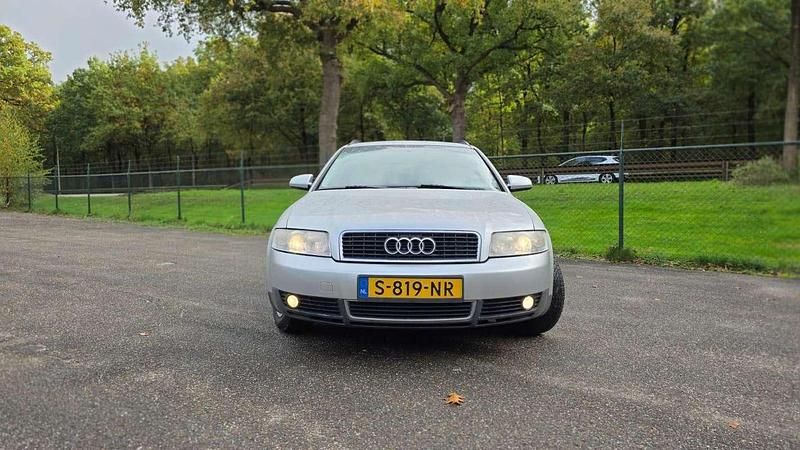 Zilver Occasion 2002 Audi A4 Exclusive Stationwagen | € 1.499 (Eerlijke prijs) - Afbeelding 1/4