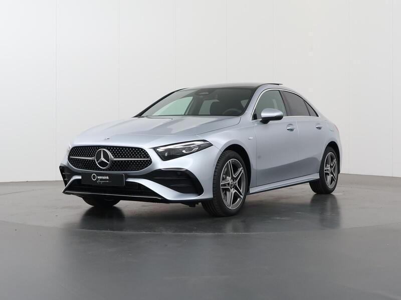 Zilver, metallic lak Nieuw 2025 Mercedes A250 Business Sedan | € 50.121 (Eerlijke prijs) - Afbeelding 1/4