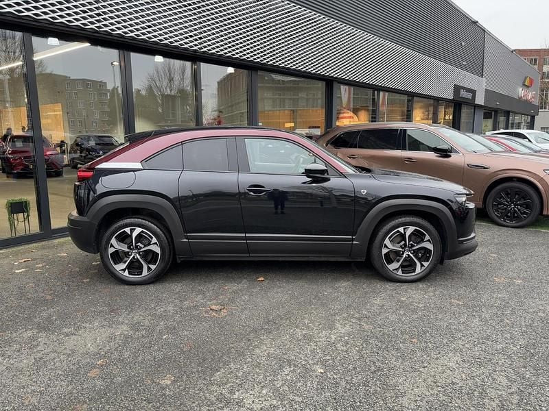 Occasion Mazda MX30 Edition 170 PK (125 kW) 2023 Jet black twotone maroon rouge SUV