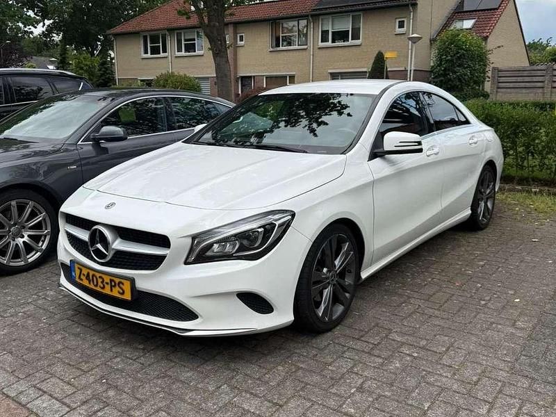 Wit Gebruikt 2018 Mercedes CLA180 Sedan | € 9.950 (Iets duurder) - Afbeelding 1/4