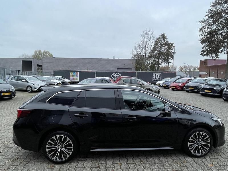 Occasion Toyota Corolla Hybrid 2025 Zwart Stationwagen