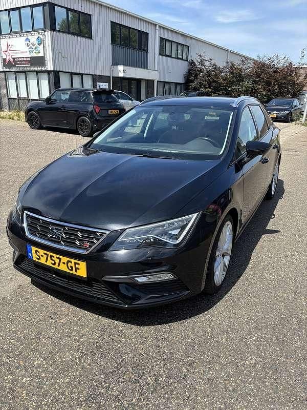 Zwart Gebruikt 2019 Seat Leon FR Stationwagen | € 17.999 (Eerlijke prijs) - Afbeelding 1/4