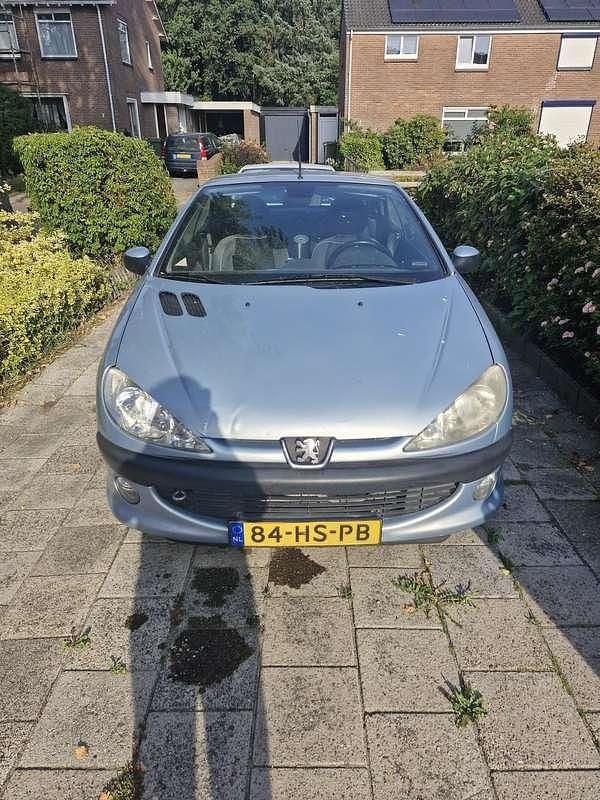 Grijs Gebruikt 2001 Peugeot 206 Cabriolet | € 600 (Super prijs) - Afbeelding 1/4