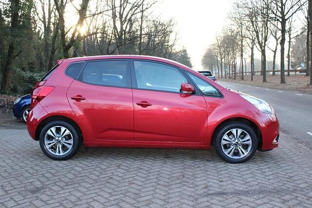 Occasion Kia Venga 124 PK (91 kW) 2018 Rood Hatchback