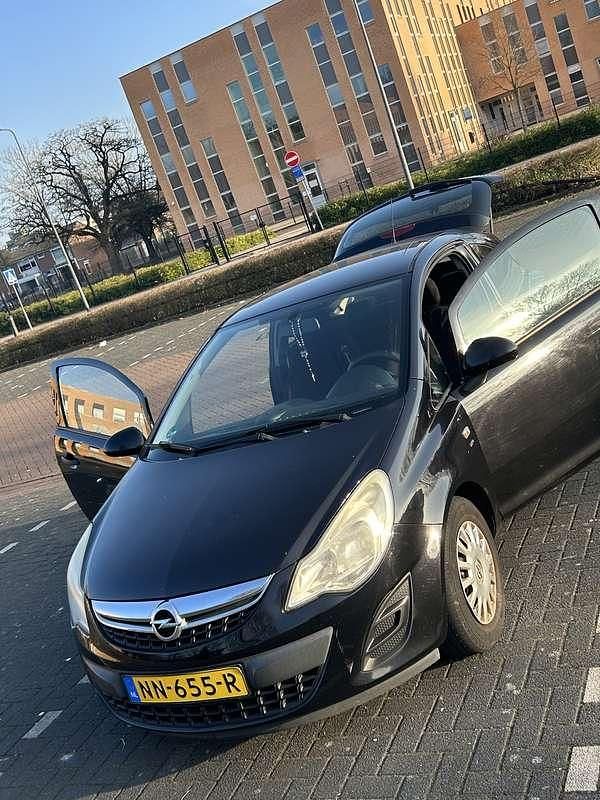 Occasion 2011 Opel Corsa Selection Sedan | € 2.500 (Goede deal) - Afbeelding 1/4