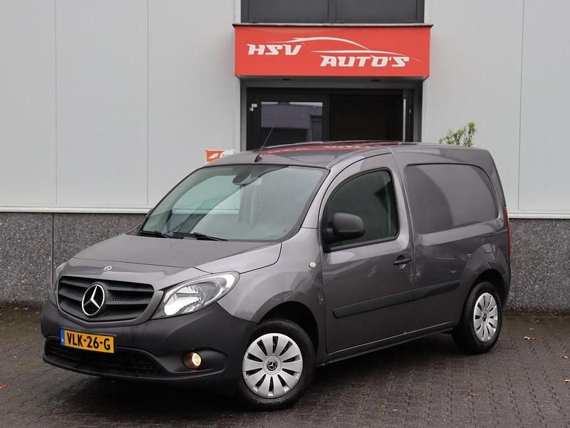 Grijs Gebruikt 2021 Mercedes Citan 108 Van | € 11.450 (Eerlijke prijs) - Afbeelding 1/3