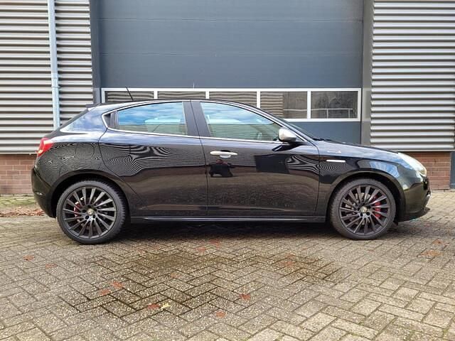 Occasion Alfa Romeo Giulietta Distinctive 170 PK (125 kW) 2013 Zwart Hatchback