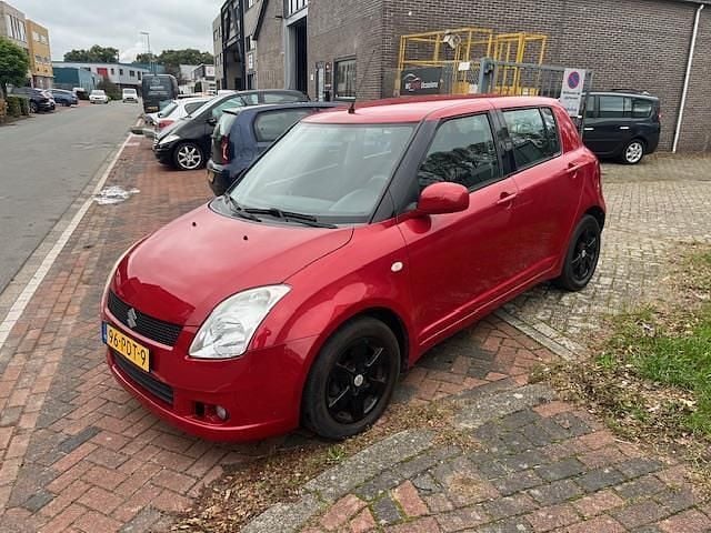 Occasion Suzuki Swift 93 PK (68 kW) 2011 Rood Hatchback