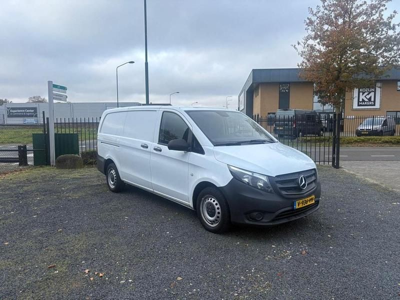 Wit Gebruikt 2019 Mercedes Vito Sedan | € 8.250 (Eerlijke prijs) - Afbeelding 1/4