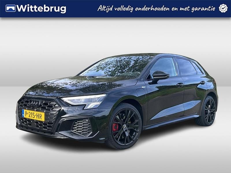 Zwart Gebruikt 2022 Audi A3 Sportback e-tron Competition Sedan | € 33.450 (Goede deal) - Afbeelding 1/2