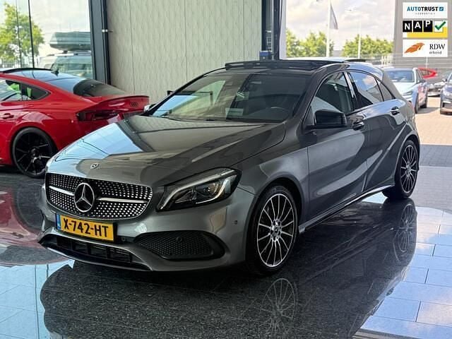 Grijs Gebruikt 2017 Mercedes A250 Motorsport Edition Hatchback | € 22.450 (Eerlijke prijs) - Afbeelding 1/4