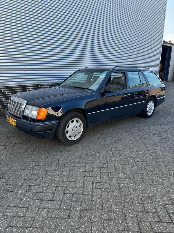 Gebruikt 1992 Mercedes E200 | € 2.950 - Afbeelding 1/1